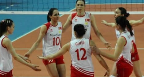 Voleybol'un sultanları kampa girdi..