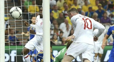 Rooney liderliği ve turu getirdi