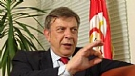 Tulun anlaşıyor, Terim beğenmiyor!