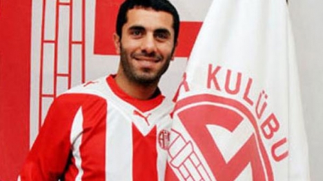 Kerem Şeras eşine şiddetten suçlu bulundu