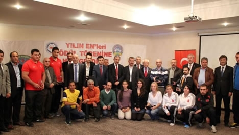 “Sporda Yılın En’leri” Ödüllerini Aldı