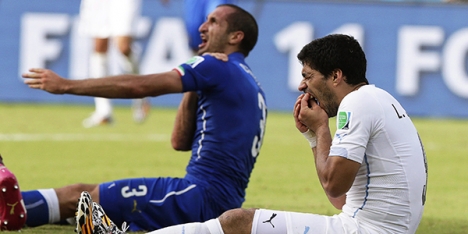FIFA, Suarez'i affetmedi!