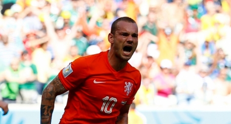 Sneijder sakatlandı..