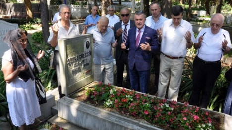 Şükrü Gülesin anıldı.