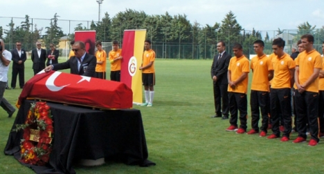 Turgan Ece son yolculuğuna uğurlandı.