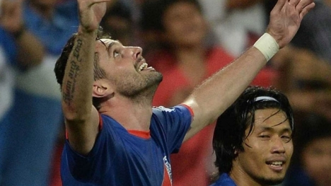 Hindistan'da futbola yağmur engeli!