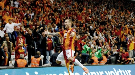 Prandelli: "Sneijder, bunu her zaman yapmalı"