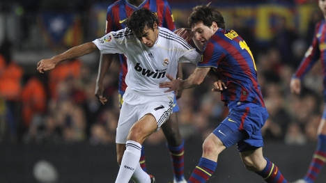 Messi, Raul'u yakaladı!