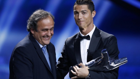 Cristiano Ronaldo, Michel Platini'nin elini sıkmadı