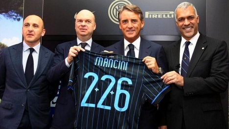 Roberto Mancini, Lassana Diarra'ya imzayı attırdı