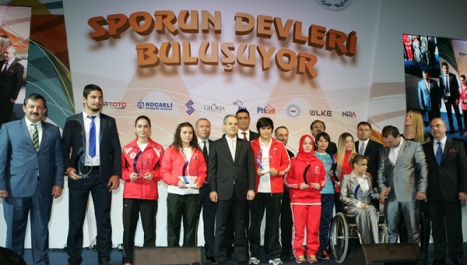 Sporun Devleri Buluşuyor ödül töreni yapıldı.