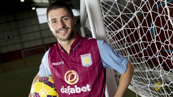 Carles Gil, Aston Villa'da..