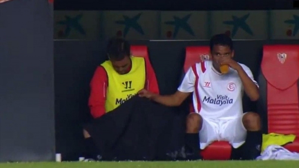 Sevilla yedek kulübesinde skandal olay