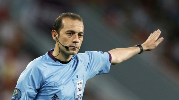 UEFA'dan Cüneyt Çakır'a yasak geldi