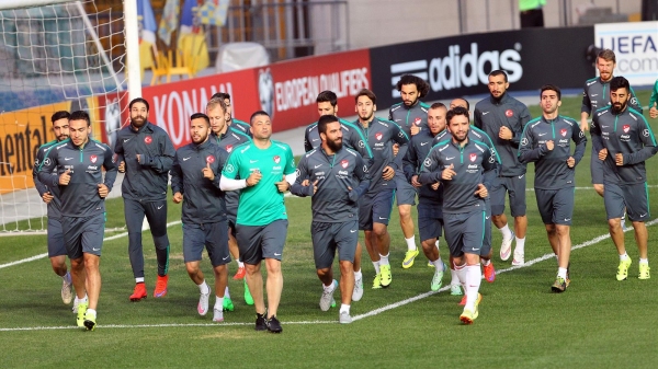 A Milli Futbol Takımı, Almatı'daki ilk antrenmanını yaptı