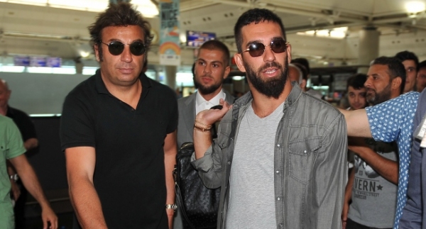 Arda Turan Barcelona'ya uçtu