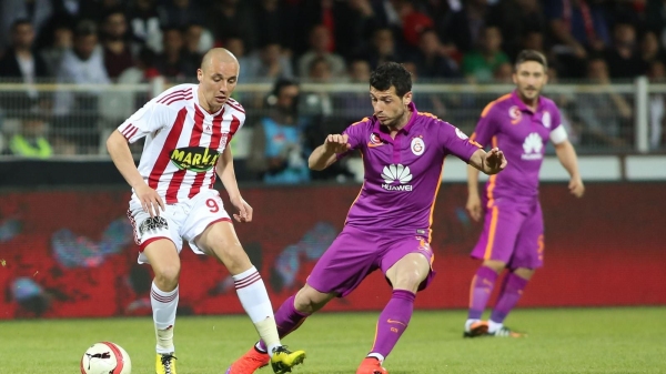 Dzemaili, Genoa ile anlaştı