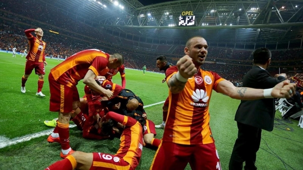 Sneijder'le imzalar atılıyor