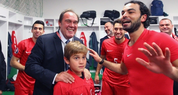 Milli futbolculara prim müjdesi