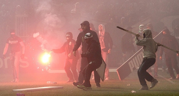 Şiddetin gölgesinde Yunan futbolu