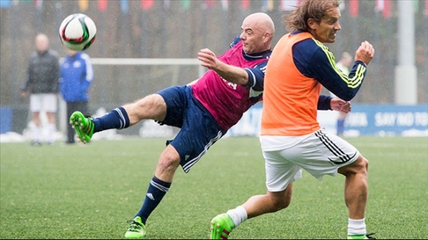 Infantino, görevinin ilk gününde sahaya çıktı