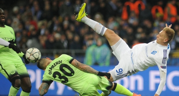 Manchester City tur kapısını araladı