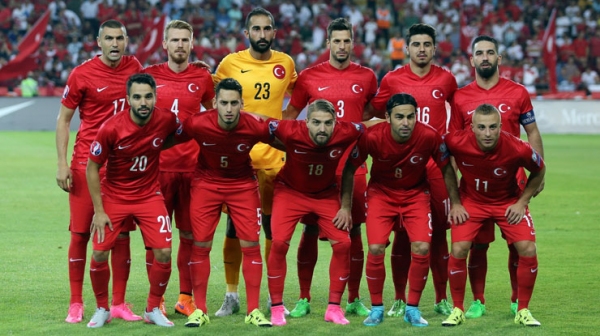 Burak Yılmaz milli takım kampından ayrıldı