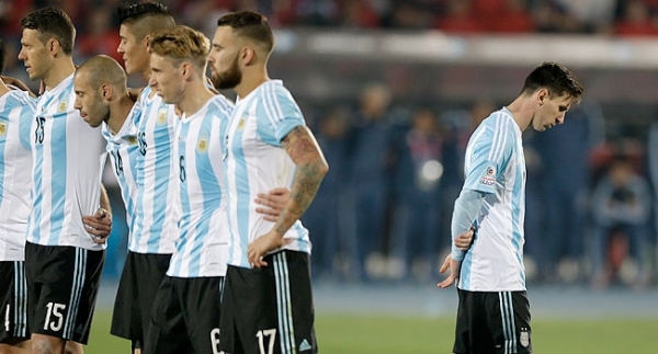 Arjantin ayakta: "Bizi bırakma Messi"