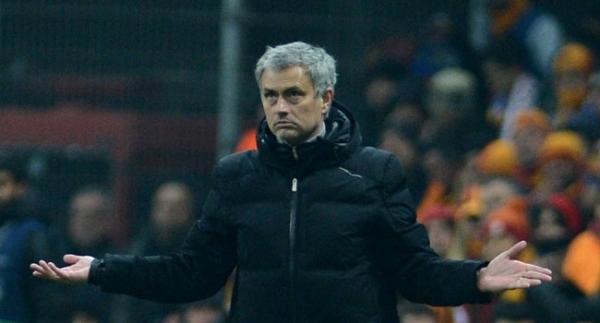 Chelsea ve Mourinho özür diledi