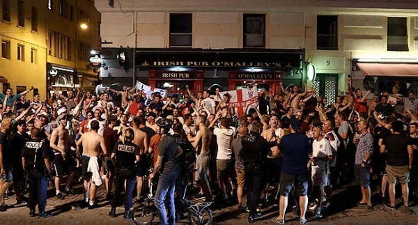 EURO 2016 kavgayla başladı