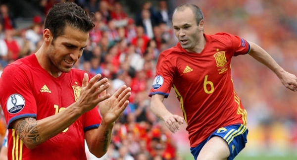 Iniesta ve Fabregas rekor kırdı