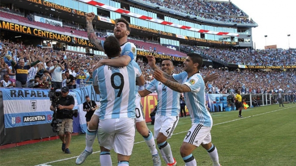 Messi, Batistuta'yı yakaladı!