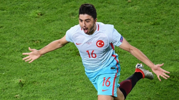 Mourinho, Ozan Tufan'ı takibe aldı!