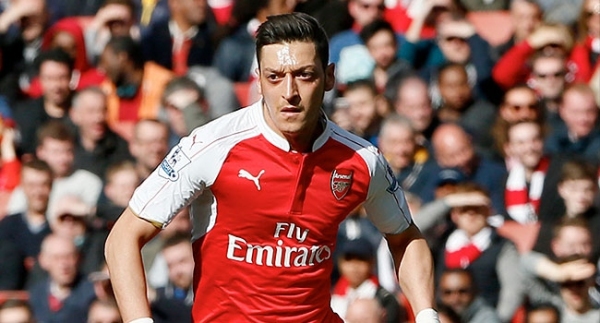 Özil'den yoksul çocuklara yardım