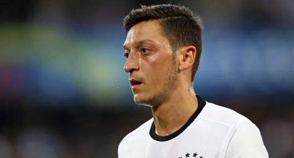 Özil ile ilgili paylaşıma tepki yağdı