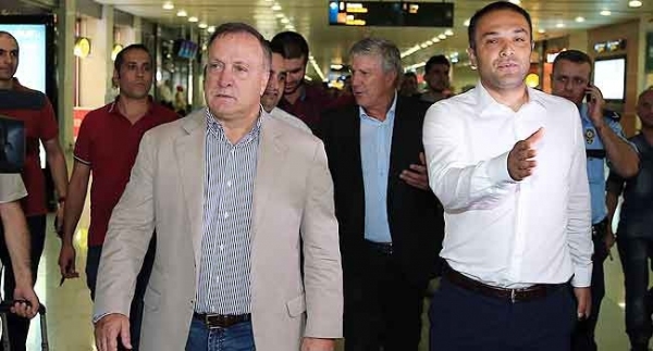 Advocaat, Fenerbahçe için İstanbul'da