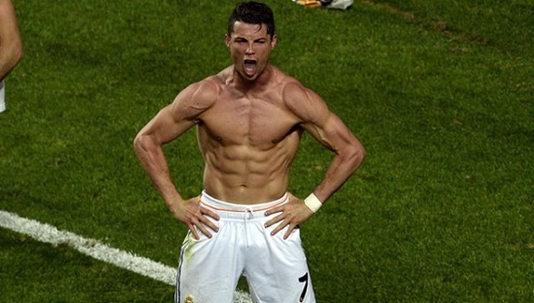 Cristiano Ronaldo'dan tribünlere..
