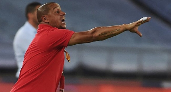 Real Madrid'den Roberto Carlos'a ret!