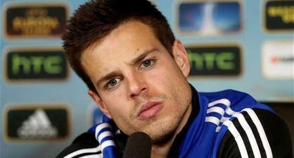 Azpilicueta, 3,5 sezon daha Chelsea'de