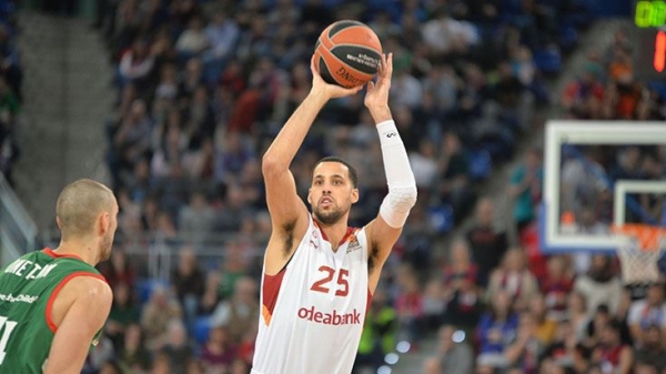 Austin Daye saldırıdan kılpayı kurtuldu