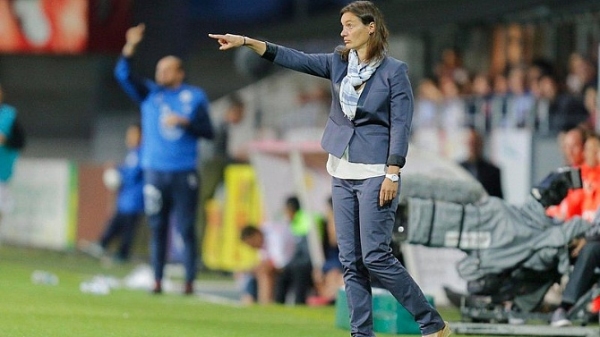 Erkeklerin Futbolunda Bir Kadın: Corinne Diacre