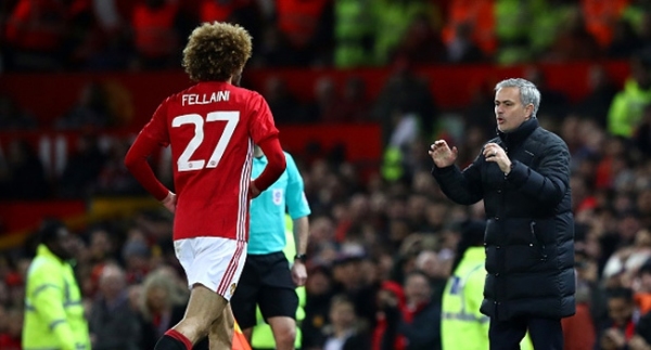 Fellaini 1 yıl daha ManU'da