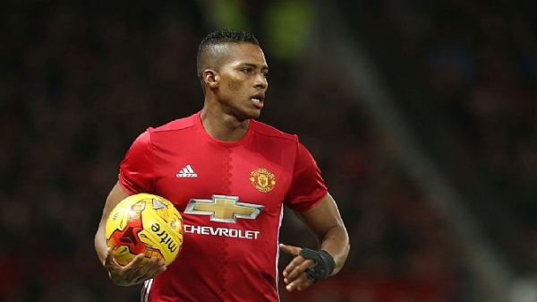 Valencia, 1 yıl daha Manchester United'da