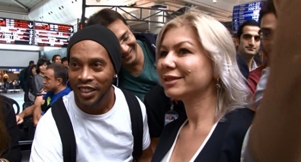 Havalimanında Ronaldinho izdihamı