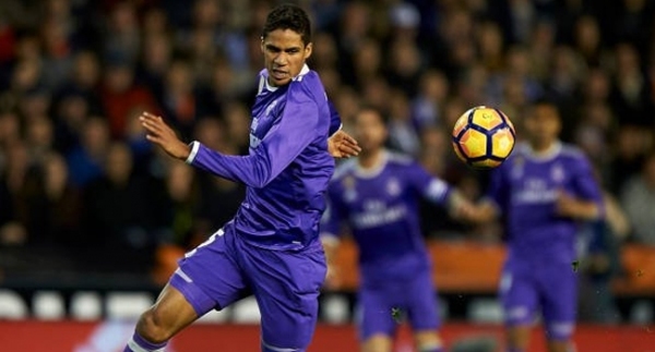 Real Madrid'de Varane sakatlandı