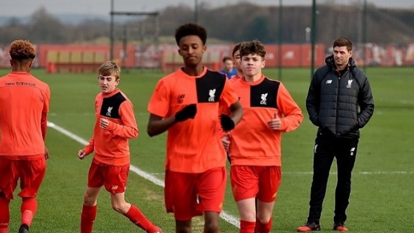 Steven Gerrard göreve başladı!