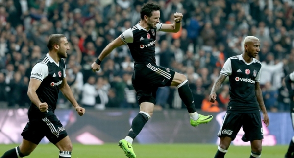 "Gökhan Gönül, artık tam Beşiktaşlı oldu!"