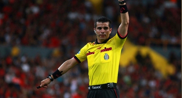 Meksika'da futbola hakem engeli!