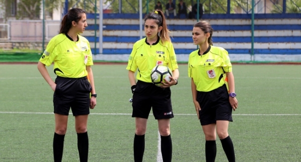 Kadın hakemlerin gözü üst liglerde