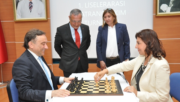 Başkentte liseli gençlerin satranç heyecanı başladı
